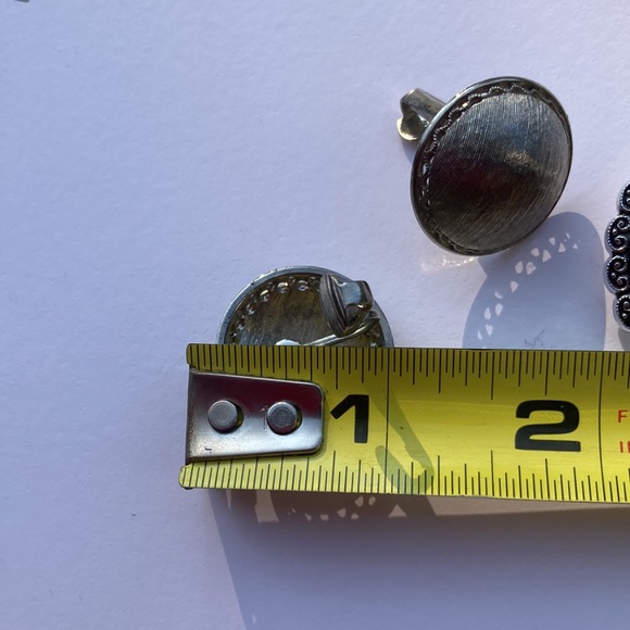 Vintage scarf clips and matching earrings - Picture 8 of 13